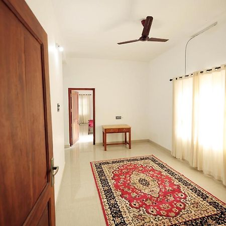 Daffodil Rooms - Non Ac Tellicherry Bagian luar foto