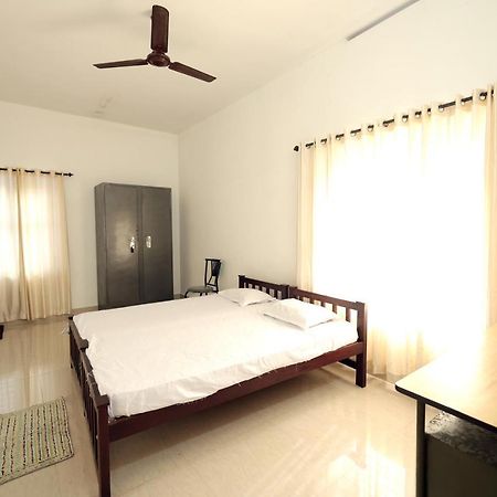 Daffodil Rooms - Non Ac Tellicherry Bagian luar foto