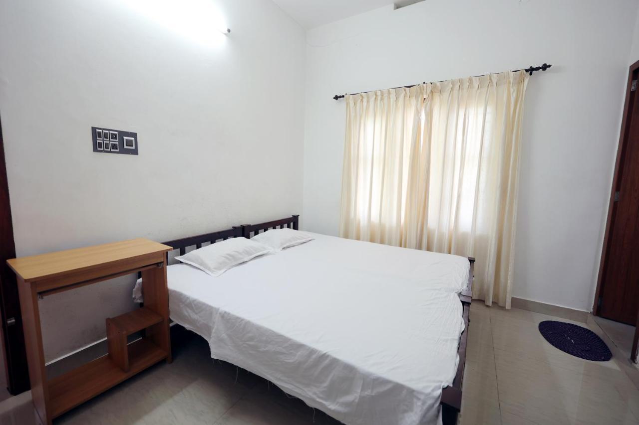Daffodil Rooms - Non Ac Tellicherry Bagian luar foto