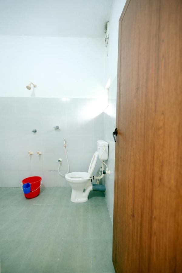 Daffodil Rooms - Non Ac Tellicherry Bagian luar foto