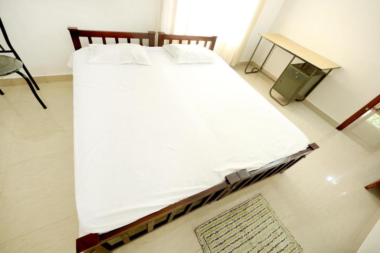 Daffodil Rooms - Non Ac Tellicherry Bagian luar foto
