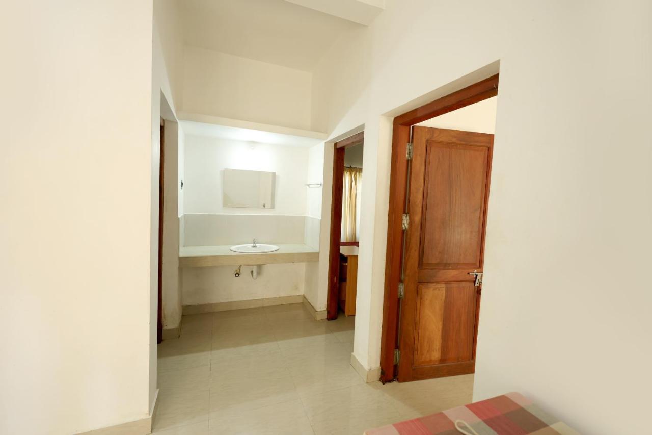Daffodil Rooms - Non Ac Tellicherry Bagian luar foto